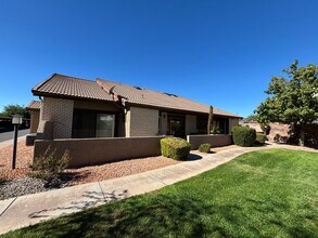 Building Photo - SPACIOUS 3 BEDROOM TOWNHOME FOR RENT IN DO...