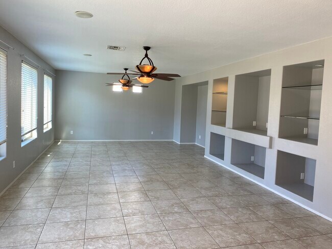 Building Photo - 18686 E Mockingbird Dr