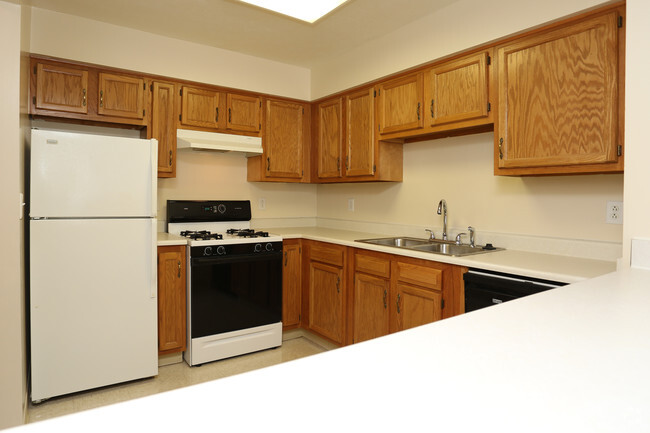 Kitchen - Hopkins Court Apartments