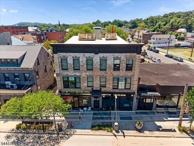 Building Photo - 35 Main St