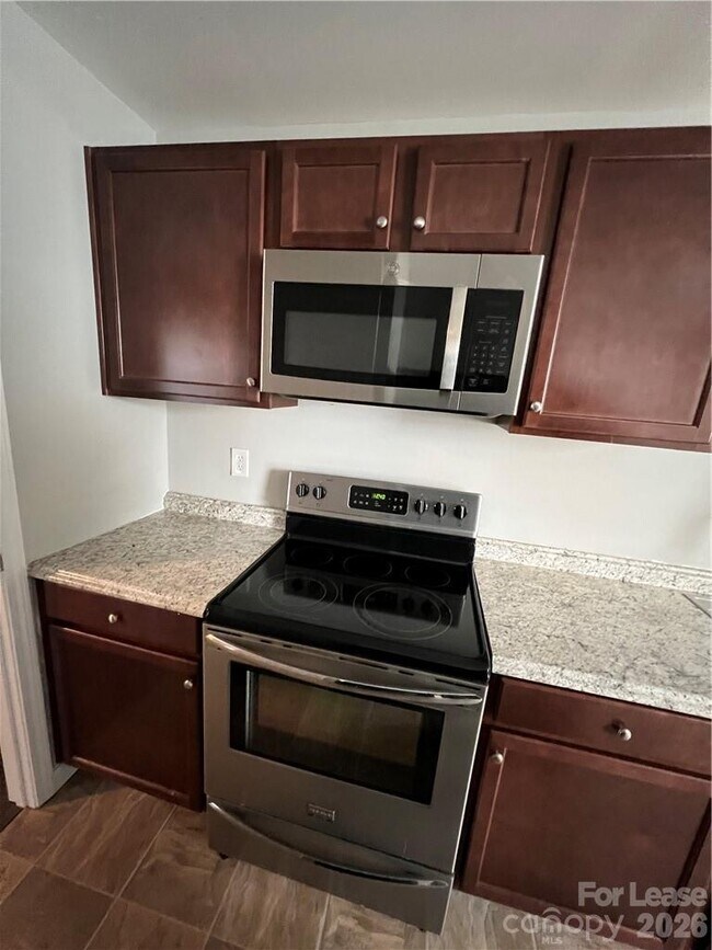 Building Photo - 720 E Pine St