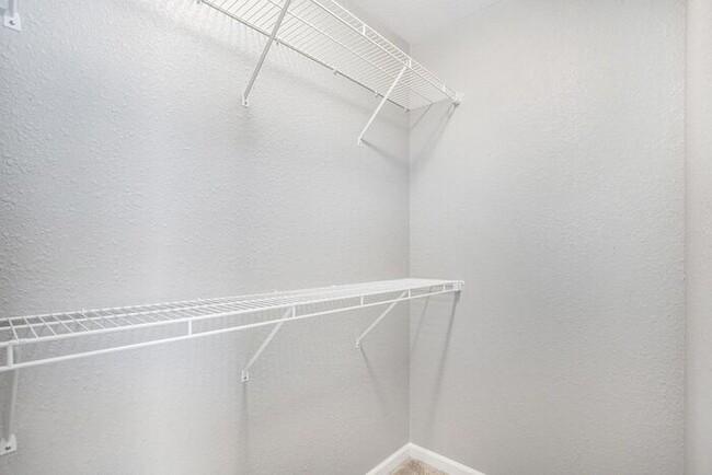 Building Photo - 475 Oak View Dr