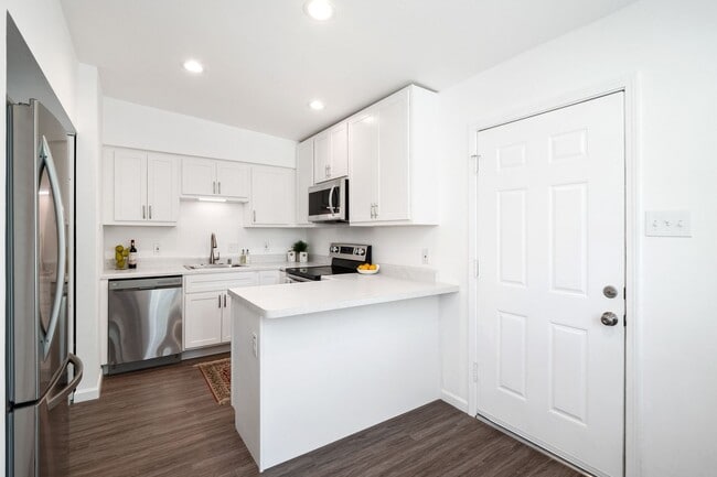 Building Photo - Great fully rehabbed Rental in University ...