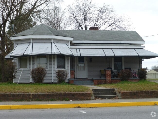 Building Photo - 313 N Main St