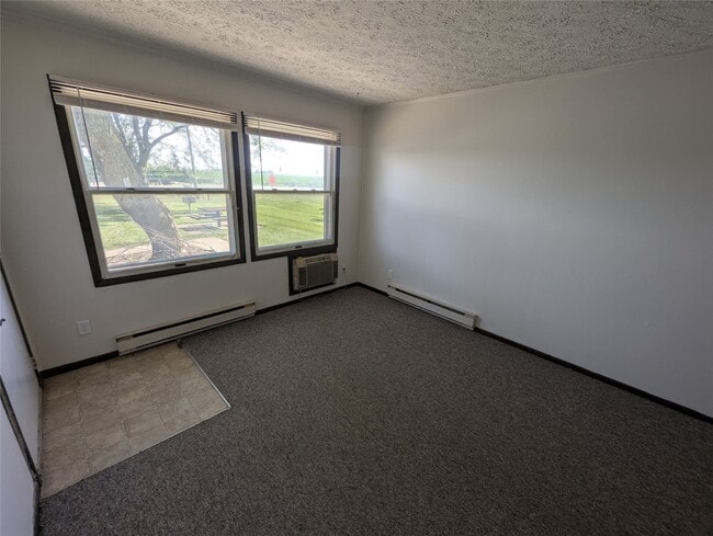 Building Photo - 207 Stringtown Rd