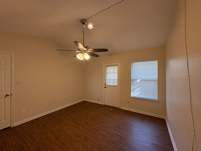 Building Photo - Dorian Properties2 (1504 Cinnamon Path)