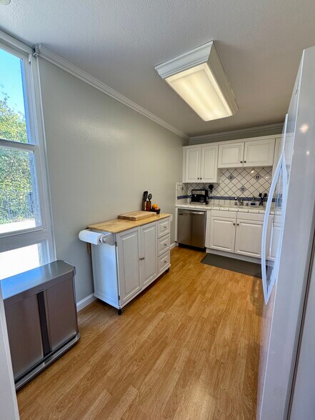 Building Photo - 31555 Lindero Canyon Rd