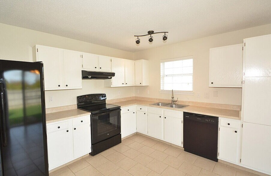 Building Photo - 7394 Tassel Ct