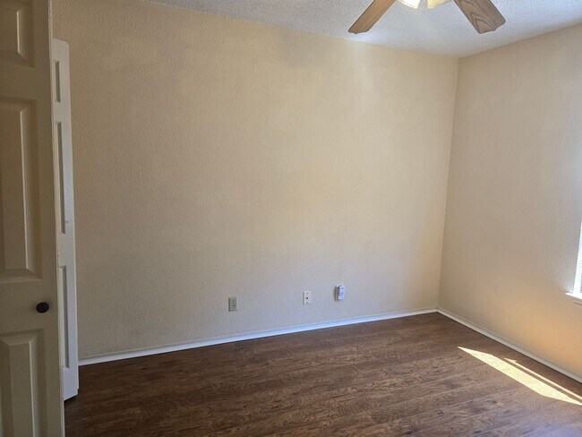 Building Photo - 9403 Kempler Dr