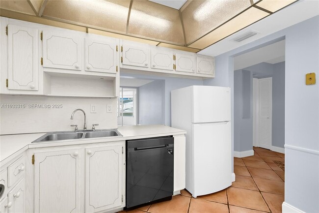 Building Photo - 1300 NE 191st St