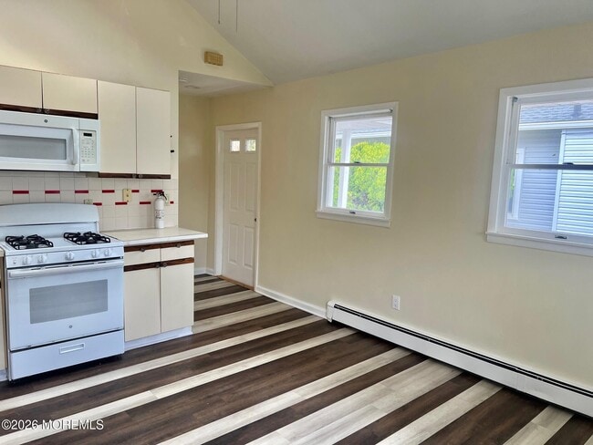 Building Photo - 246 7th Ave