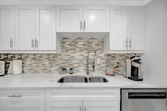 Building Photo - 4213 E Yukon St