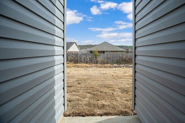 Building Photo - $1665! Beautiful 3Bed 2Bath in newly built Woodland Circle!
