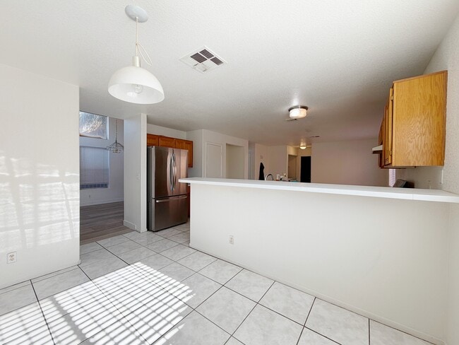 Building Photo - 593 Old W Ct