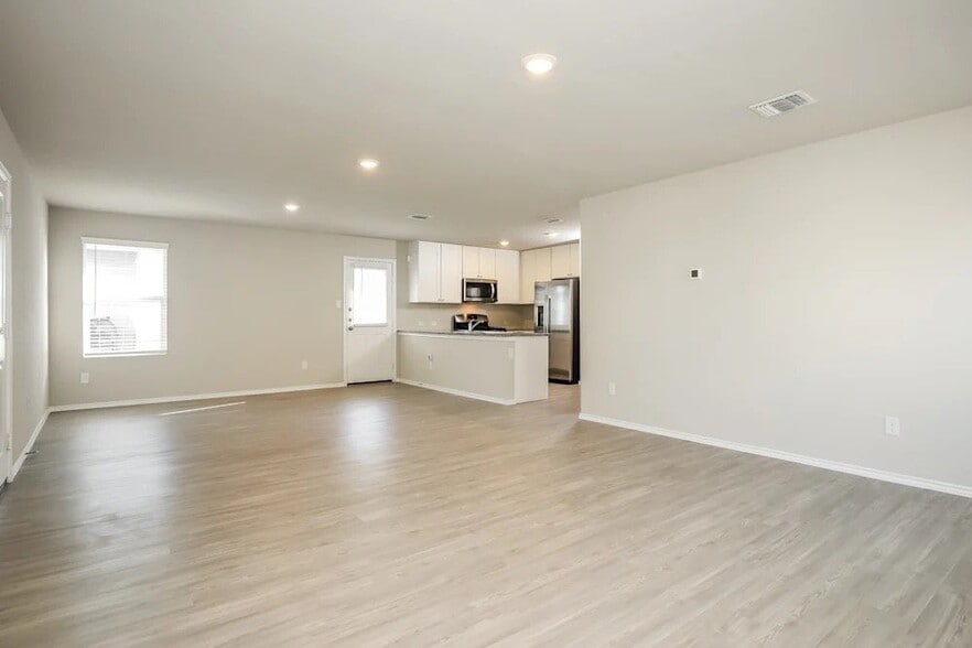 Building Photo - 5735 Leon Pl