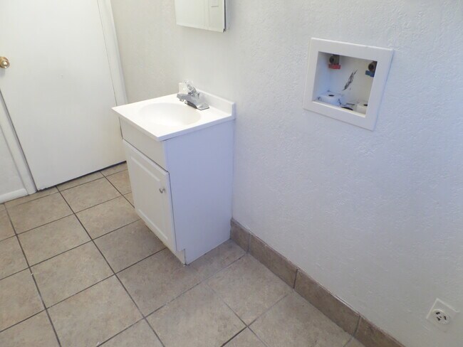 Building Photo - 2014 W 4700 S