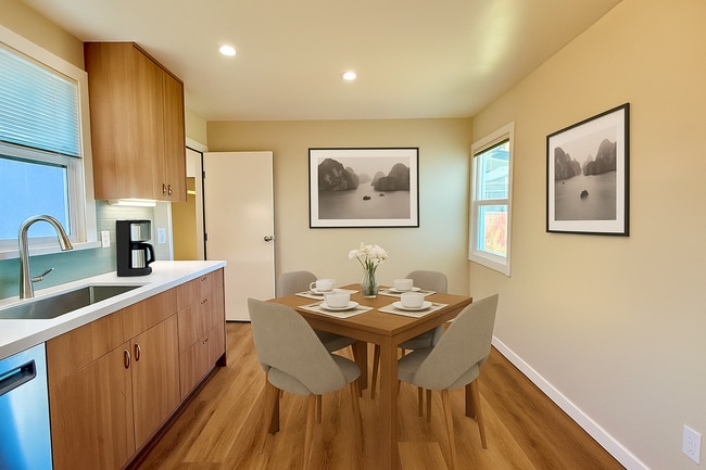 Building Photo - 1319 Hubbard Ave