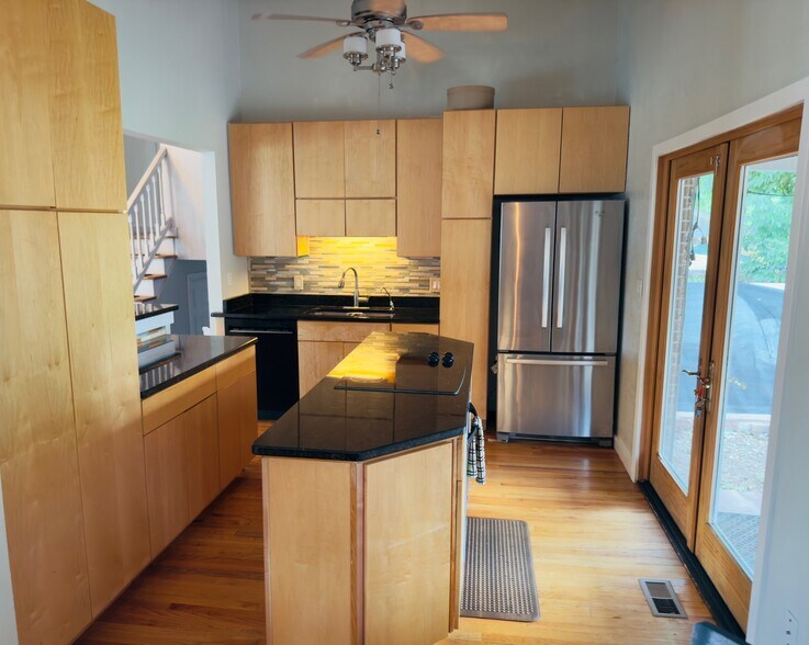 Building Photo - 2874 S Willow Ct