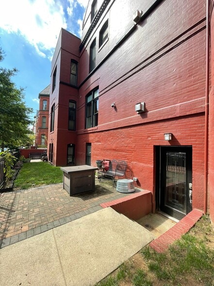 Entrance with yard and patio - 500 M St NW