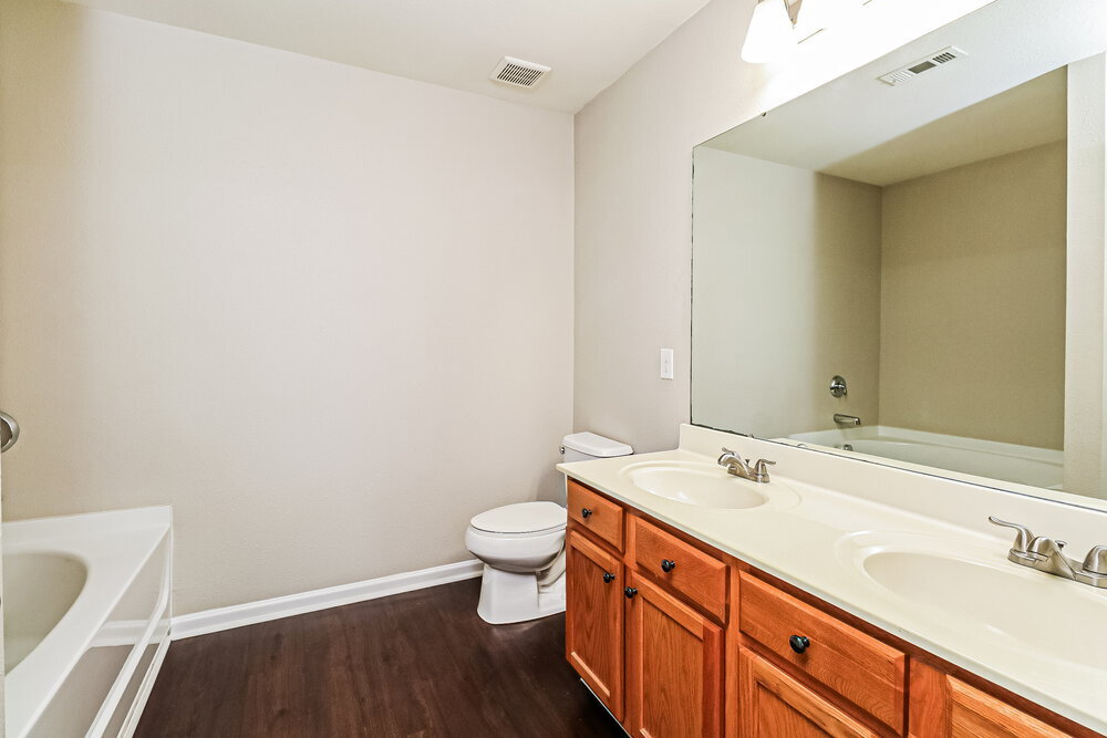 Building Photo - 1742 Eastway Dr