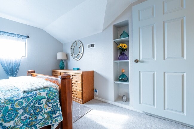 Building Photo - Desert Oasis – Furnished Executive Room in...