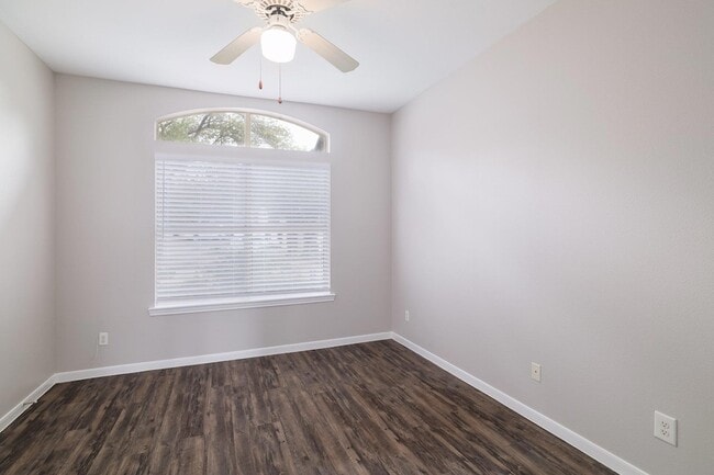 Building Photo - 6000 Shepherd Mountain Cove
