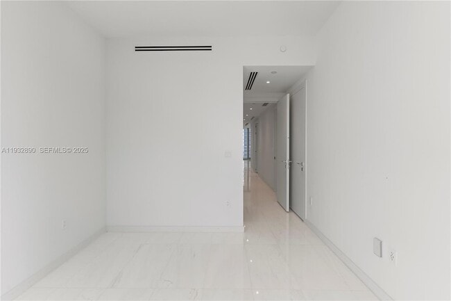 Building Photo - 300 Biscayne Blvd Way