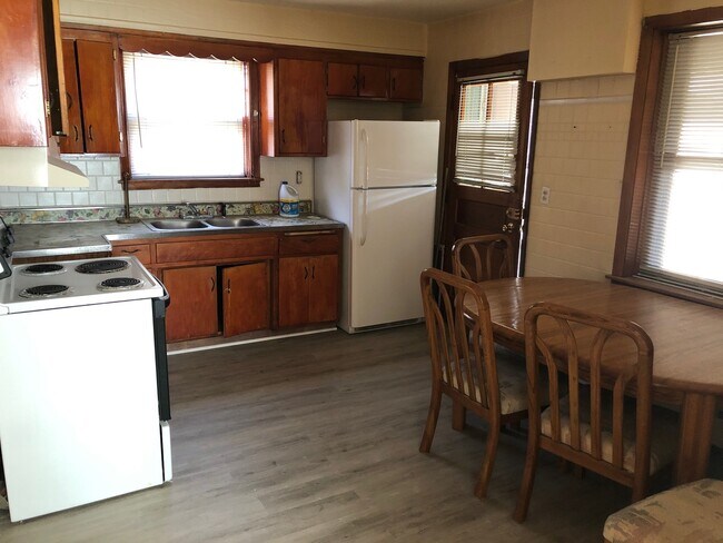 Building Photo - 4425 W 55th St