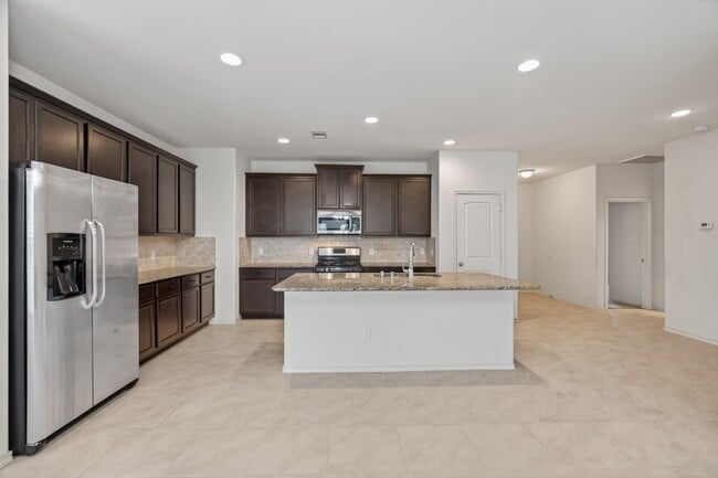 Building Photo - 138 Meadow Grove Dr