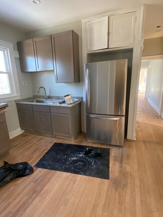 Building Photo - 8046 S Manistee Ave