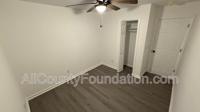 Building Photo - 212 Ellen St