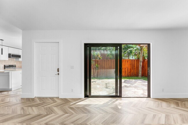 Building Photo - 3007 San Clara Dr