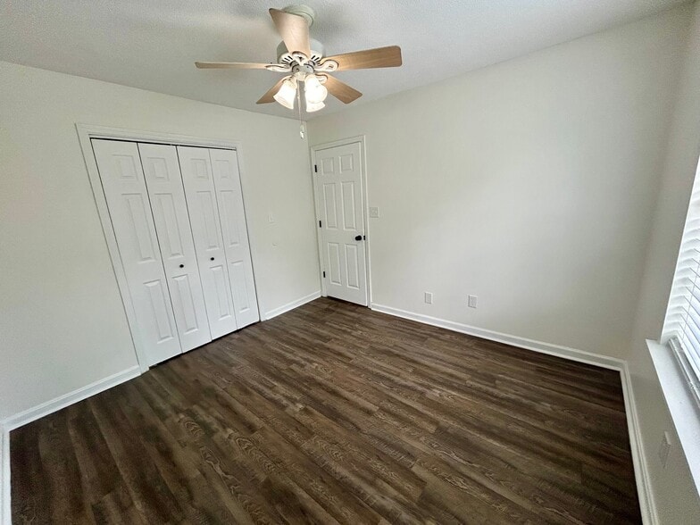 Building Photo - 318 Somerset Dr
