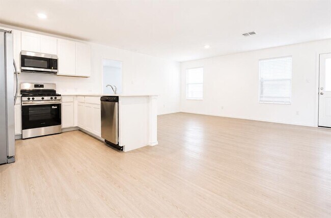 Building Photo - 397 Keefer