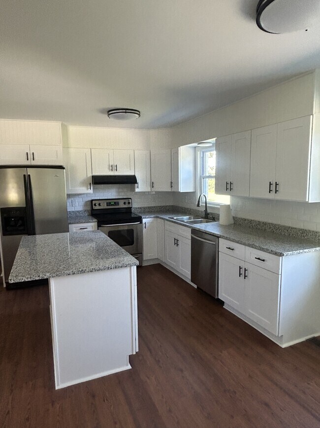 Building Photo - 2060 Lovers Ln