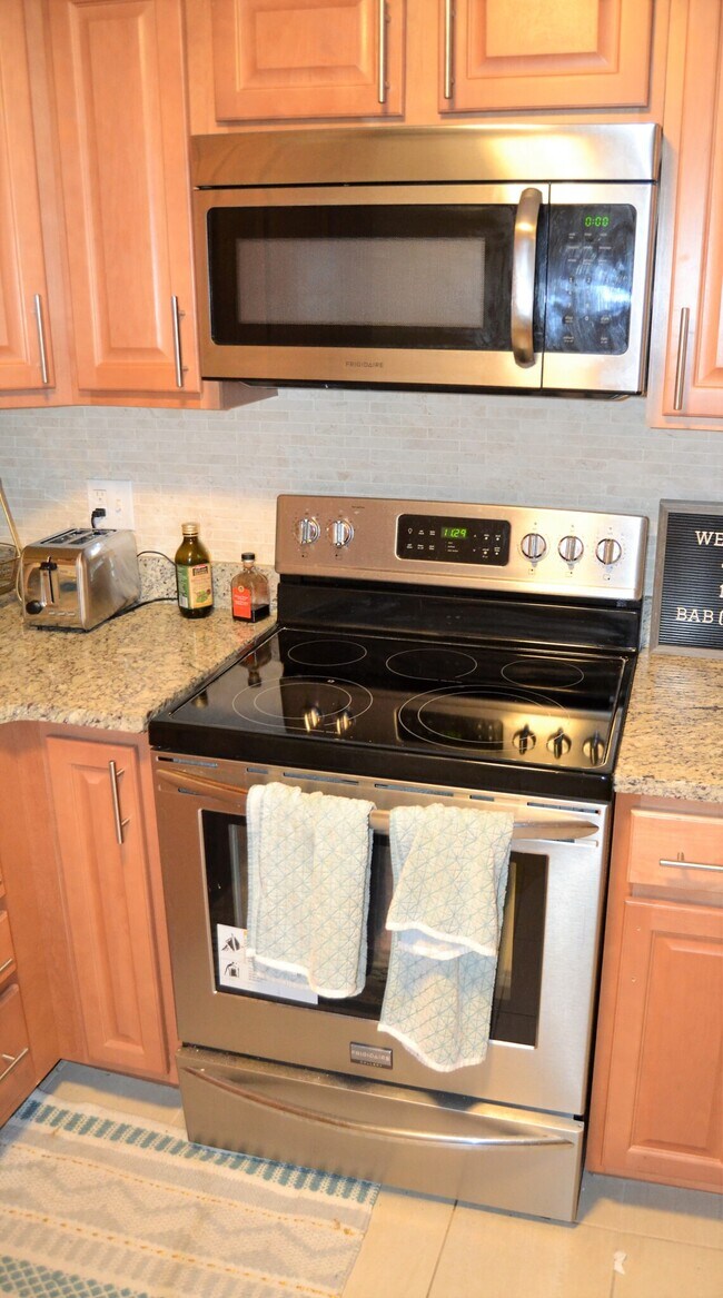 Building Photo - 110 Babcock St