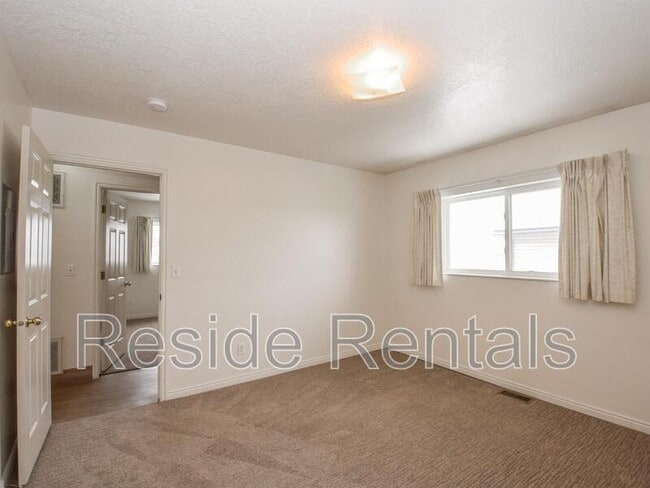 Building Photo - 162 W 1100 N