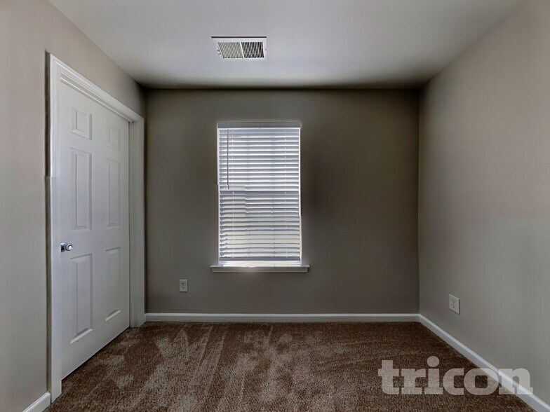 Building Photo - 7929 Village Pass