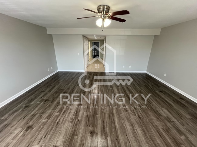 Building Photo - Huge 3-Bed, 2.5-Bath Townhouse!