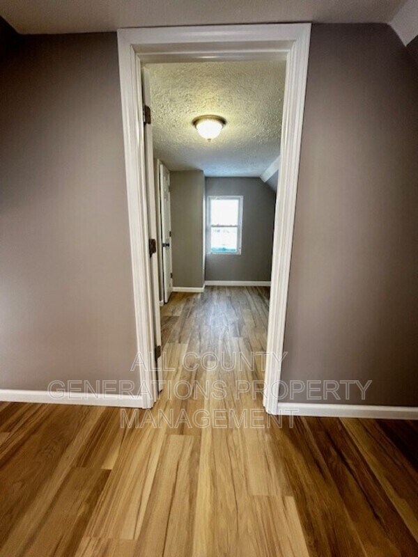 Building Photo - 1361 E 43rd St