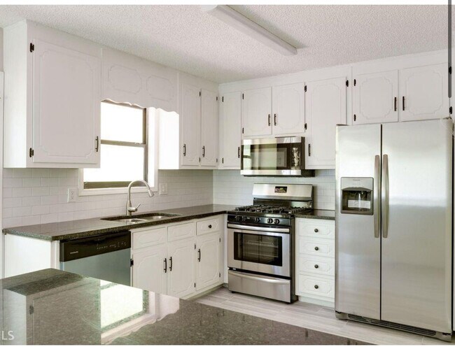 Building Photo - 650 Gregory Manor Dr SW