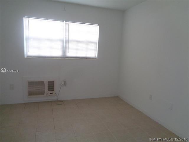 Building Photo - 1451 NE 170th St