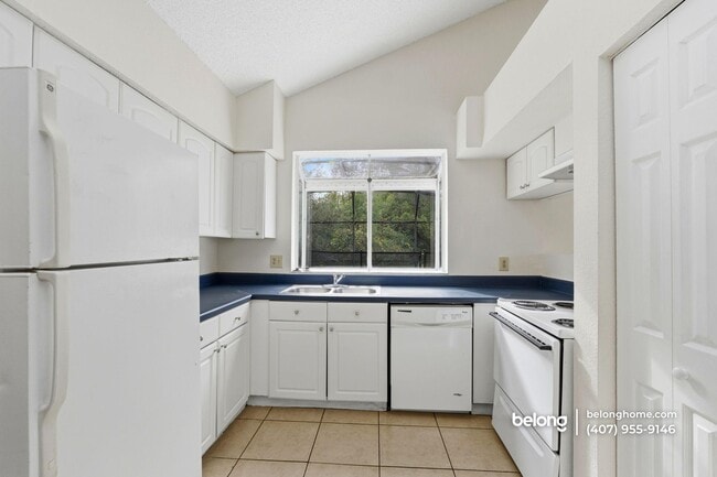 Building Photo - 2542 Davenport Cir