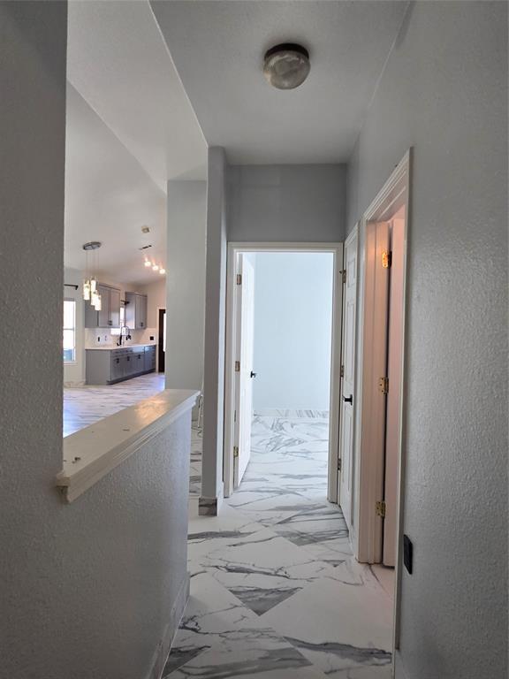 Building Photo - 7013 Marejada Dr