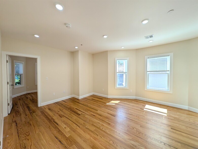 Building Photo - 22 Holyoke Rd