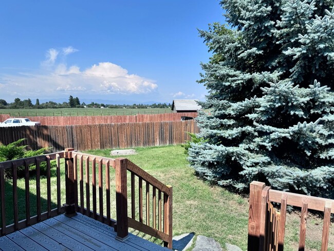 Building Photo - Lovely Evergreen Home