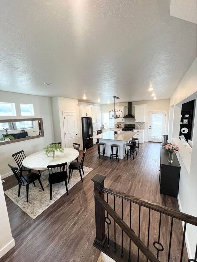 Building Photo - Lovely home for rent in Saratoga Springs.  (Pet Friendly)