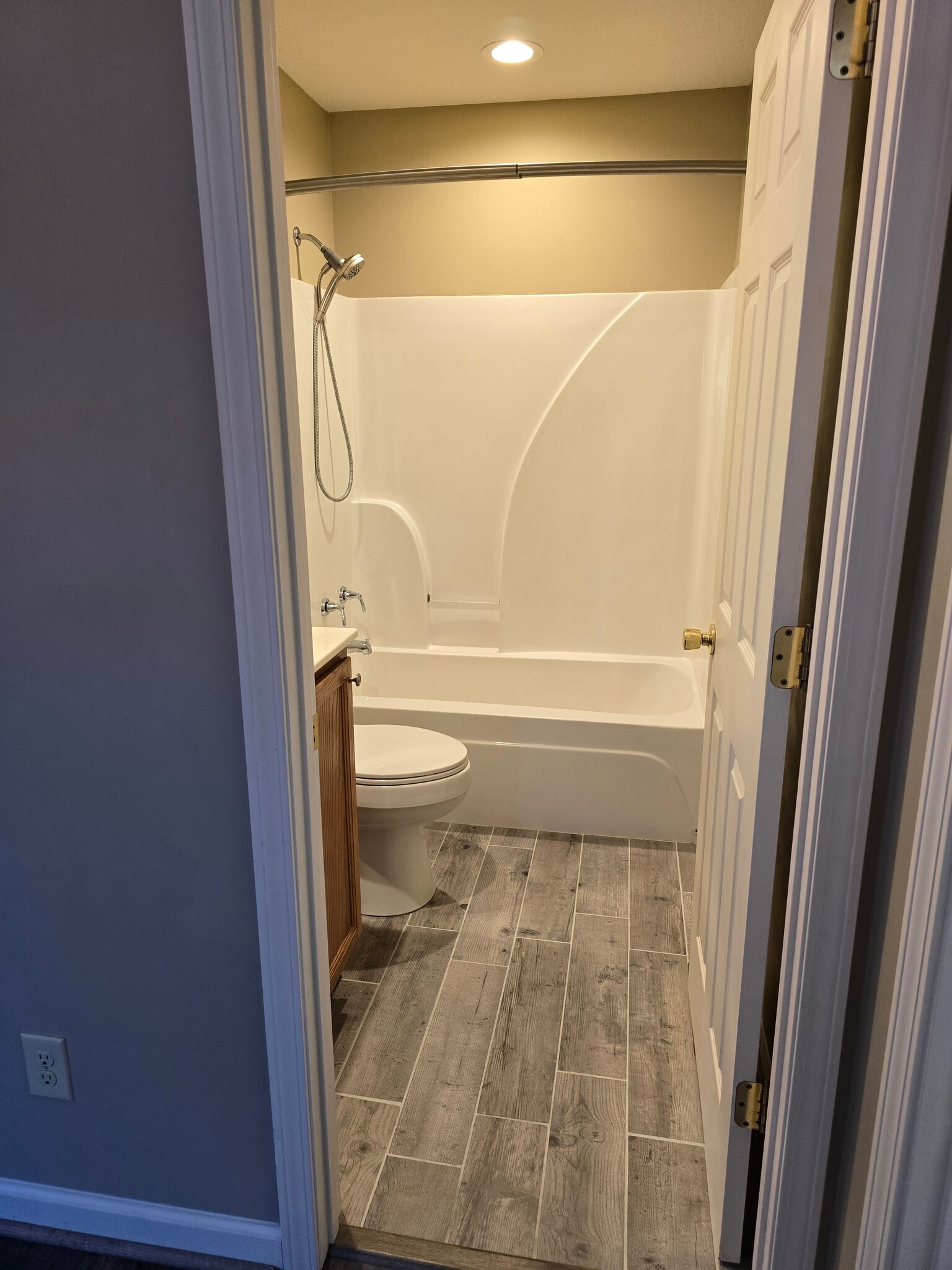 Building Photo - 2102 Kingsbury Rd