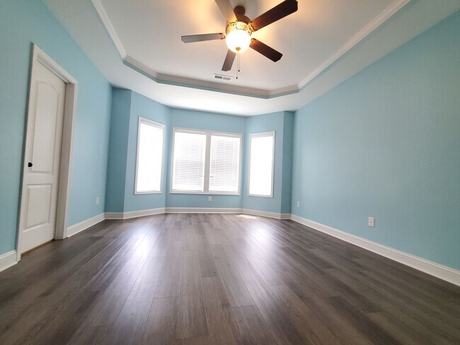 Building Photo - Gorgeous Home In Turnberry Subdivision