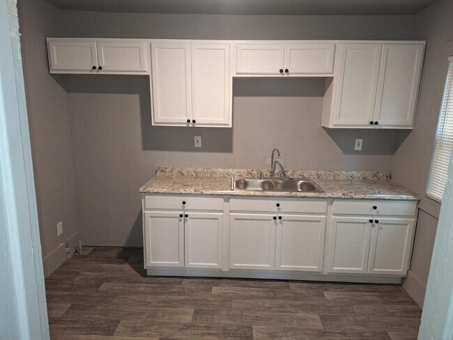 Building Photo - 13225 Santa Rosa Dr
